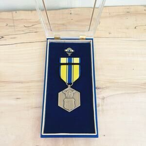 Vtg United States Air Force Commendation Medal Ribbon Pin Set Presentation Case